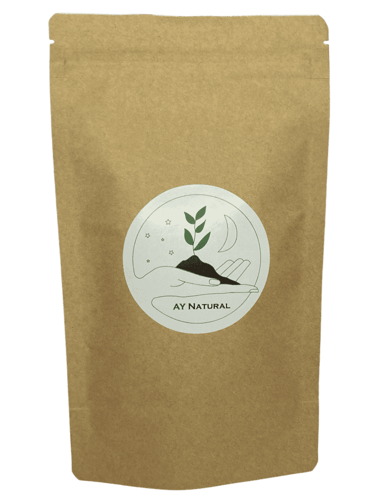 "Brauner Doypack von AY Natural mit Logo: 5 Sterne, Halbmond, Hand, Erde und Pflanze