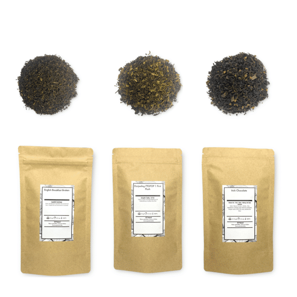 Brauner Doypack von AY Natural mit English Breakfast Broken, Darjeeling FTGFOP 1 First Flush und Irish Chocolate aus dem Schwarzer Tee 3er Probierset